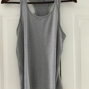 Oiselle Flyout tank